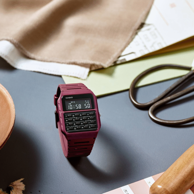 Montre Calculatrice Casio - CA-53WF-4BDF - Bracelet en Résine Rouge Bordeau - Affichage Numérique - Résistant à l'eau