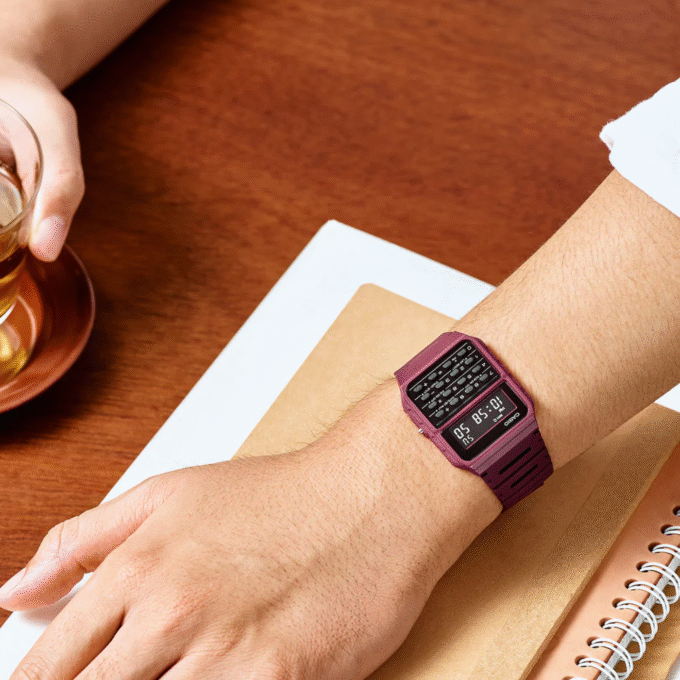 Montre Calculatrice Casio - CA-53WF-4BDF - Bracelet en Résine Rouge Bordeau - Affichage Numérique - Résistant à l'eau