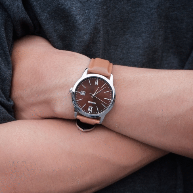 Montre Homme Casio - MTP-V002L-5B3UDF - Bracelet en Cuir Kaki - Affichage Analogique - Résistant à l'eau