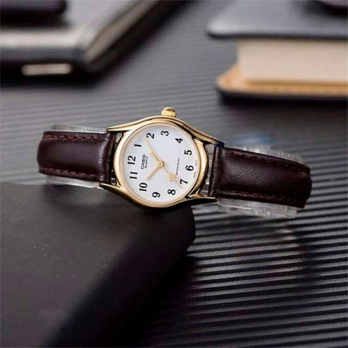 Montre Femme Casio - LTP-1094Q-7B5RDF - Bracelet en Cuir marron - Affichage analogique - Résistant à l'eau