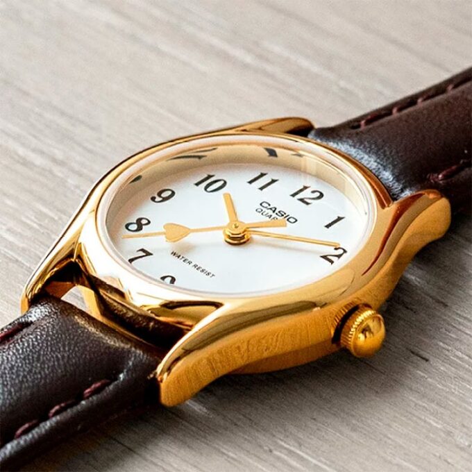 Montre Femme Casio - LTP-1094Q-7B5RDF - Bracelet en Cuir marron - Affichage analogique - Résistant à l'eau