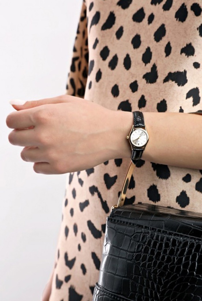 montre femme casio ltp 1094q 7ardf bracelet en cuir noir affichage analogique résistant à l'eau