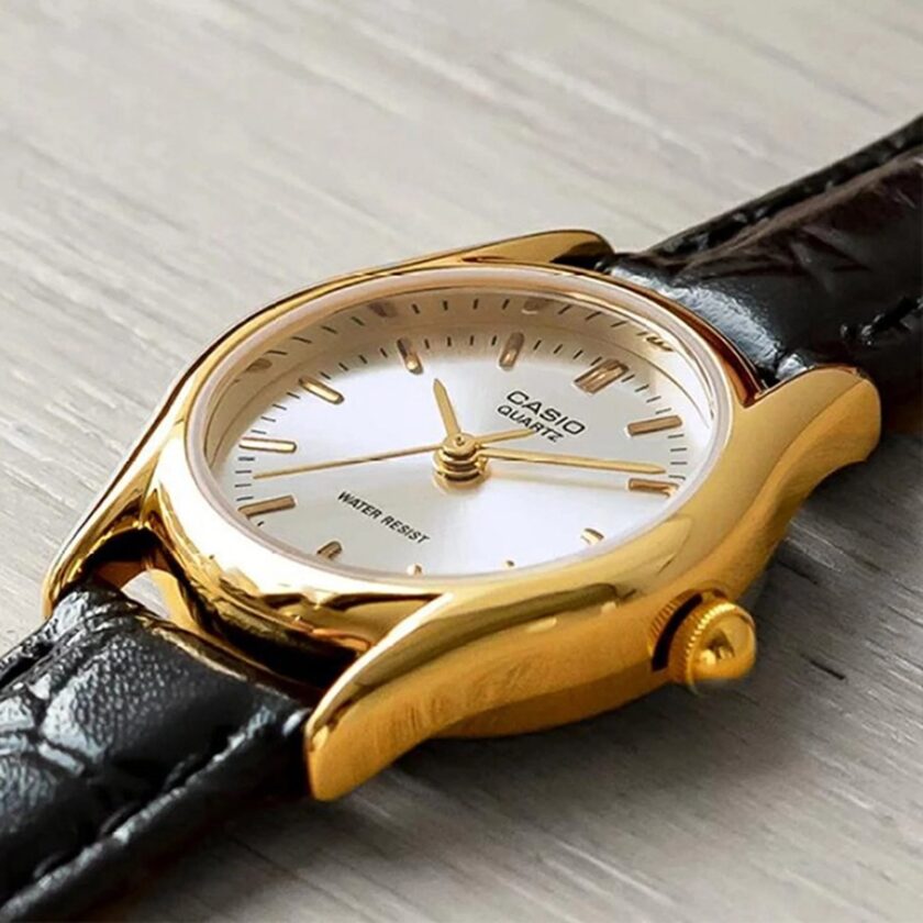 montre femme casio ltp 1094q 7ardf bracelet en cuir noir affichage analogique résistant à l'eau