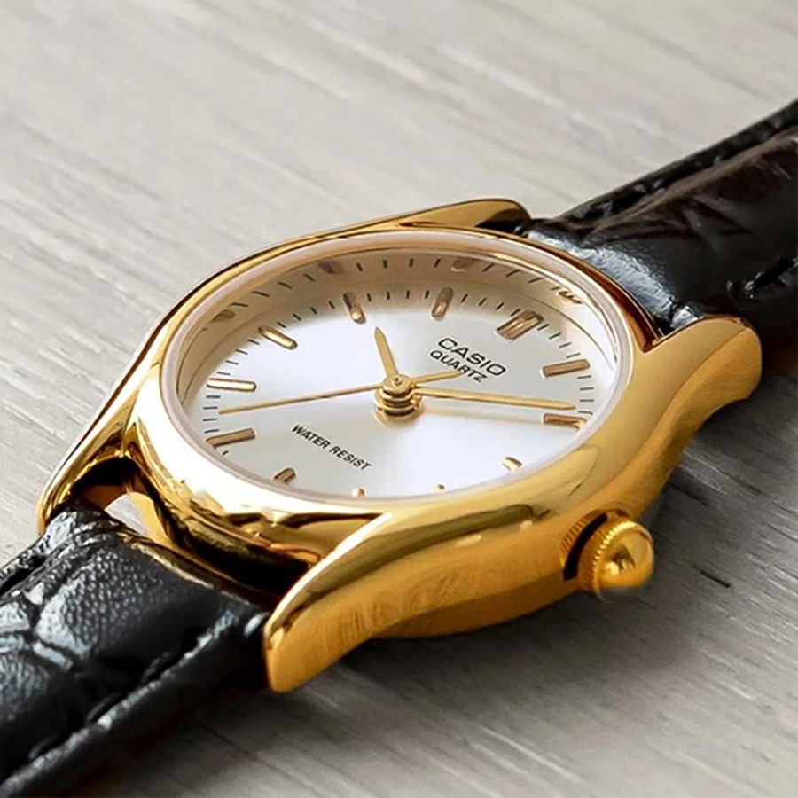 montre femme casio ltp 1094q 7ardf bracelet en cuir noir affichage analogique résistant à l'eau