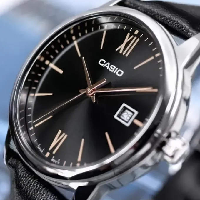 Montre Homme Casio - MTP-V002L-1B3UDF - Bracelet en Cuir Noir - Affichage analogique - Résistant à l'eau