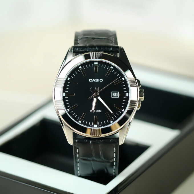 Montre Homme Casio - MTP-1308L-1AVDF - Bracelet en Cuir Noir - Affichage analogique - Résistant à l'eau