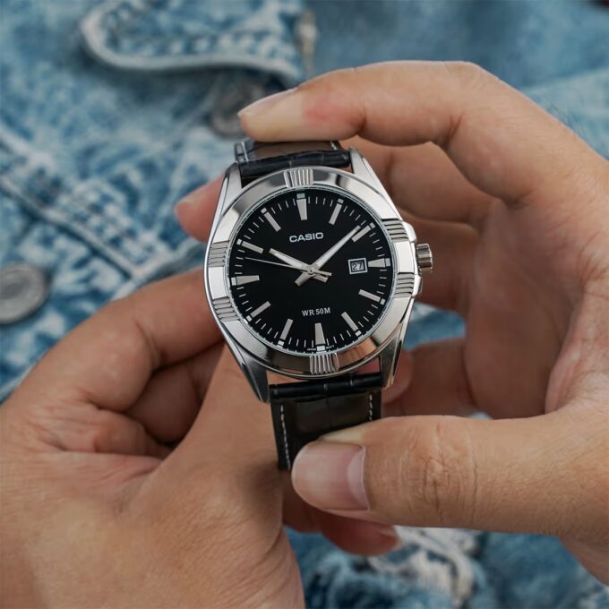 Montre Homme Casio - MTP-1308L-1AVDF - Bracelet en Cuir Noir - Affichage analogique - Résistant à l'eau