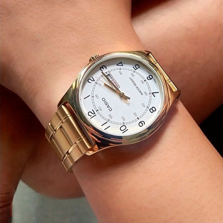 montre homme casio mtp v006g 7budf bracelet en acier inoxydable or cadran blanc affichage analogique résistant à l'eau