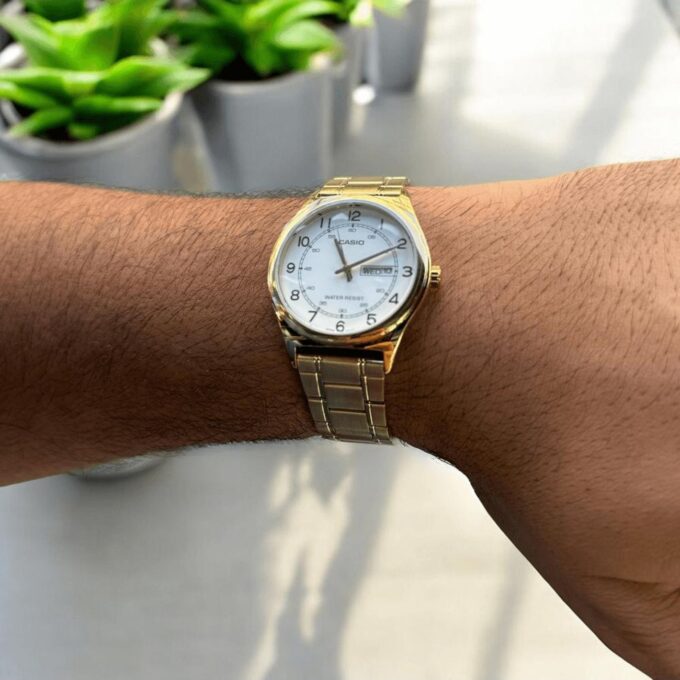 Montre Homme Casio - MTP-V006G-7BUDF - Bracelet en Acier Inoxydable Or - Cadran blanc - Affichage analogique - Résistant à l'eau