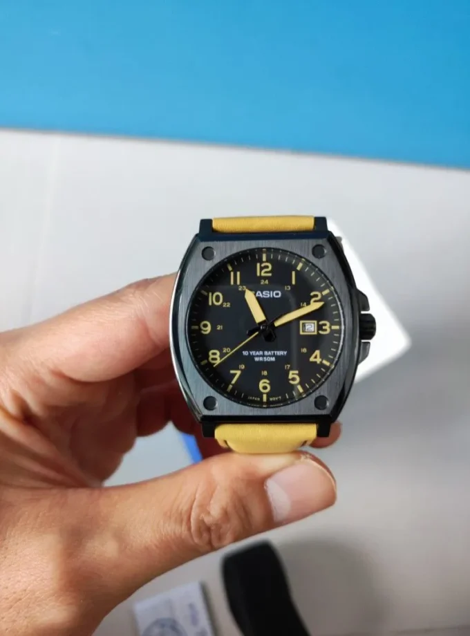 montre homme casio mtp e715l 5avdf bracelet en cuir kaki affichage analogique résistant à l'eau