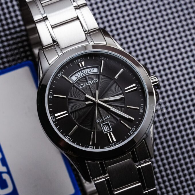 Montre Homme Casio - MTP-1381D-1AVDF - Bracelet en Acier Inoxydable - Affichage analogique - Résistant à l'eau