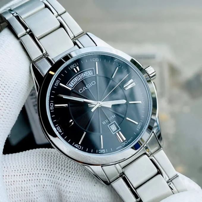 Montre Homme Casio - MTP-1381D-1AVDF - Bracelet en Acier Inoxydable - Affichage analogique - Résistant à l'eau