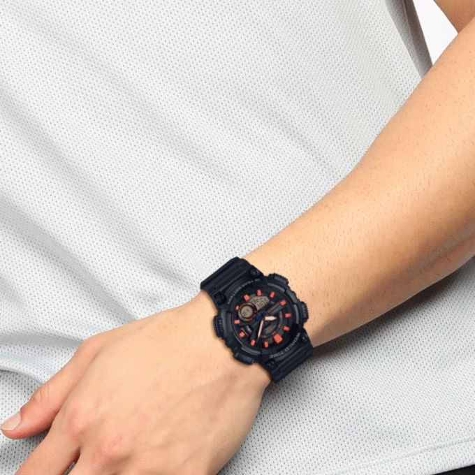 Montre Homme Casio - AEQ-110W-1A2VDF - Bracelet en Résine Noir - Affichage analogique - numérique - Résistant à l'eau