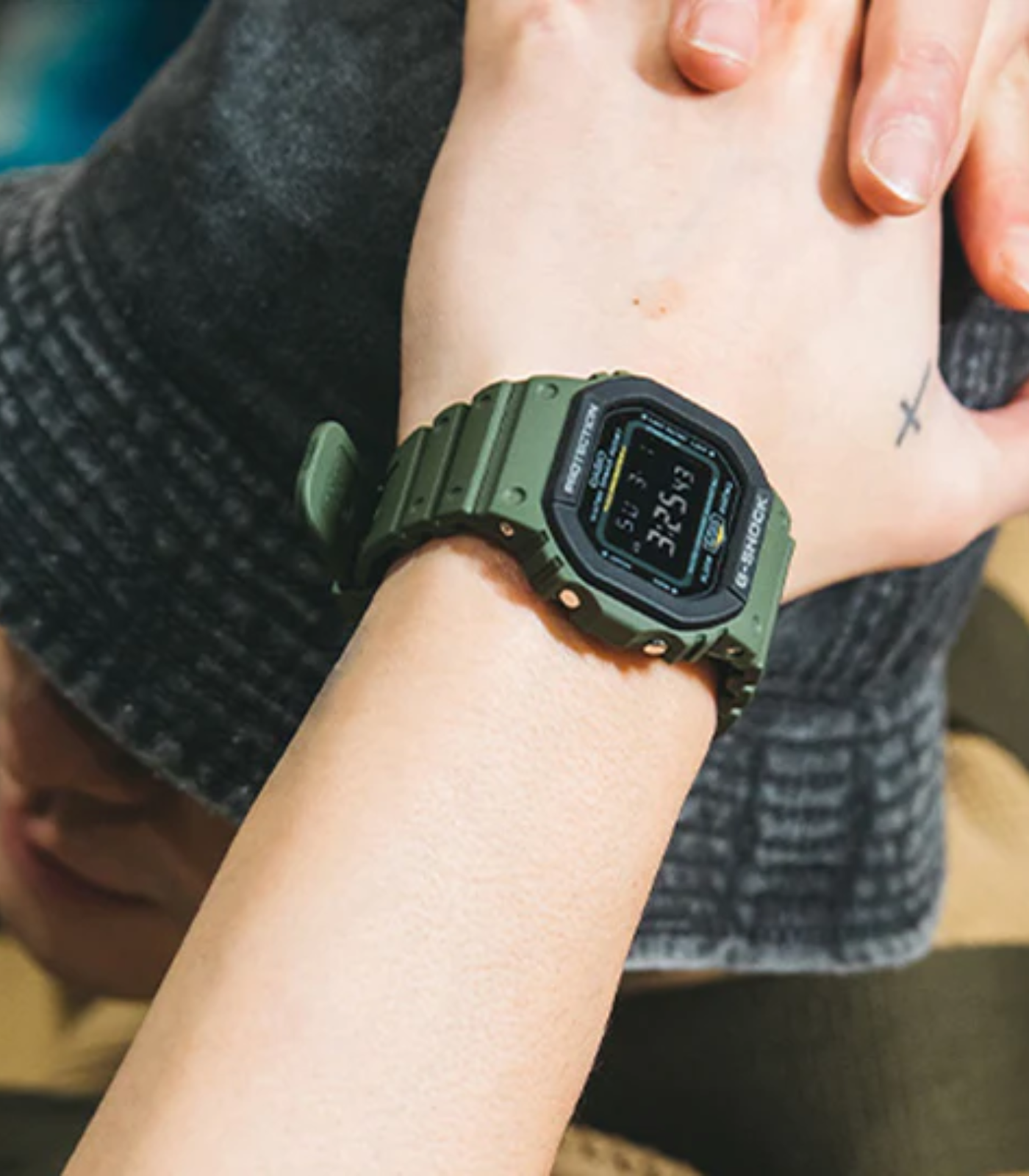 Montre Homme Casio G-SHOCK - DW-5610SU-3DR - Affichage Numérique - Bracelet en Résine - Résistant à l'eau – Image 3