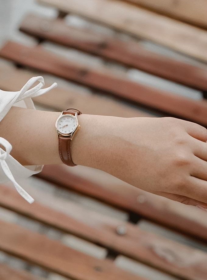 Montre Femme Casio - LTP-1094Q-7B8RDF - Bracelet en Cuir Marron - Affichage analogique - Résistant à l'eau