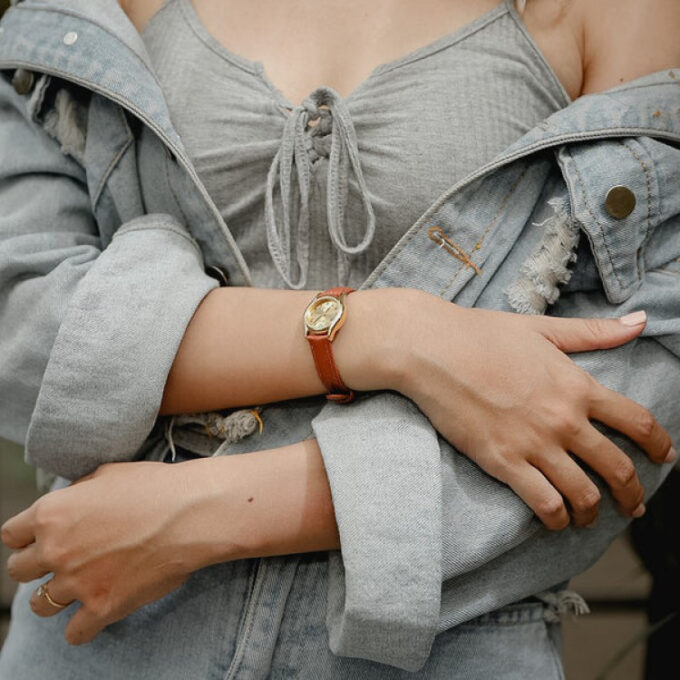 Montre Femme Casio - LTP-1094Q-9BRDF - Bracelet en Cuir Marron - Affichage analogique - Résistant à l'eau