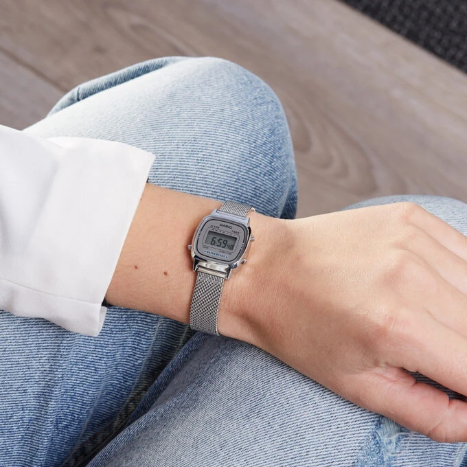 Montre Unisexe Casio - LA670WEM-7DF - Bracelet en Acier inoxydable - Affichage numérique - Résistant à l'eau