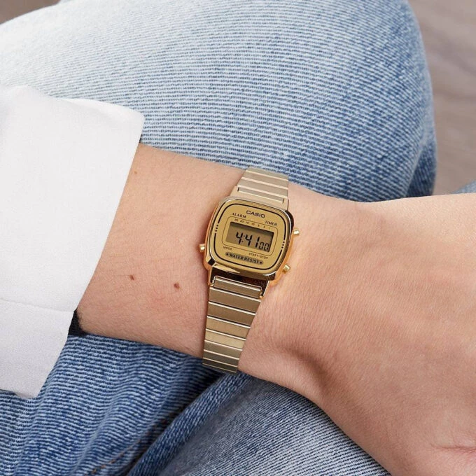 Montre Unisexe Casio - LA670WGA-9DF - Bracelet en Acier inoxydable Doré - Affichage numérique - Résistant à l'eau