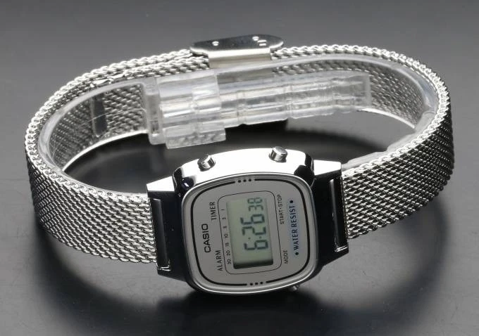 Montre Unisexe Casio - LA670WEM-7DF - Bracelet en Acier inoxydable - Affichage numérique - Résistant à l'eau