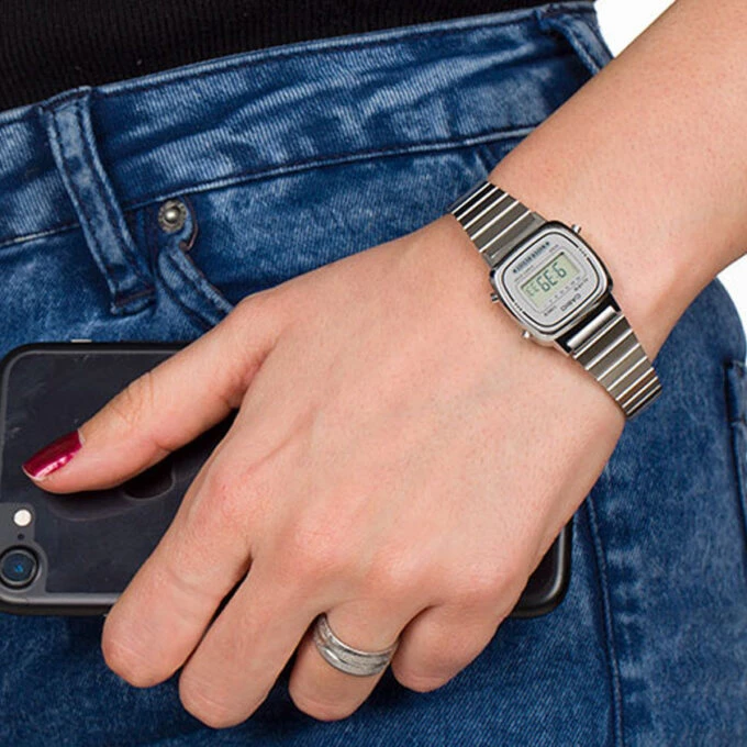 Montre Unisexe Casio - LA670WA-7DF - Bracelet en Acier inoxydable - Affichage Numérique - Résistant à l'eau