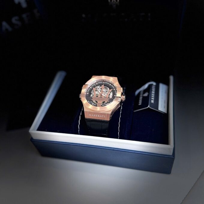 Montre Homme Automatique Maserati Potenza 42mm Acier Doré Rose, Cadran Noir, Bracelet Cuir Noir, Étanche 10ATM - R8821108039