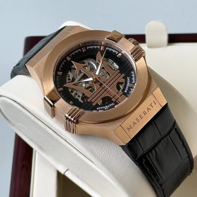 Montre Homme Automatique Maserati Potenza 42mm Acier Doré Rose, Cadran Noir, Bracelet Cuir Noir, Étanche 10ATM - R8821108039