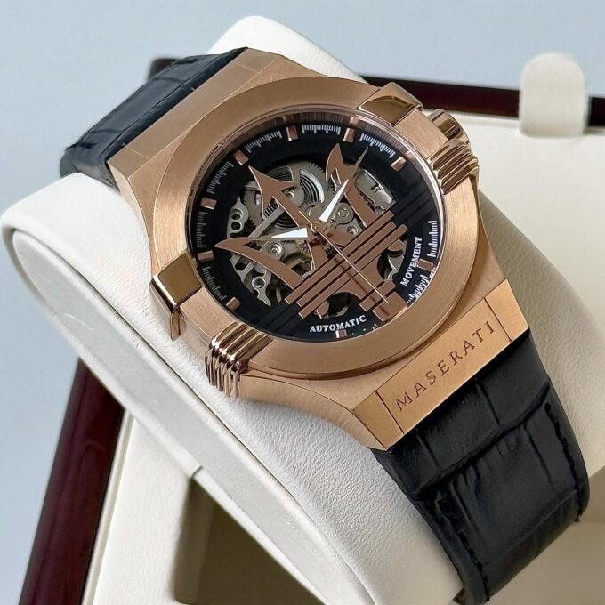 Montre Homme Automatique Maserati Potenza 42mm Acier Doré Rose, Cadran Noir, Bracelet Cuir Noir, Étanche 10ATM - R8821108039