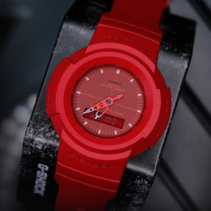 Montre Homme Casio G-SHOCK - Analogique & Numérique, Chronomètre, Alarme, Résistant aux chocs et à l’eau 200m - Bracelet Résine Rouge - Verre Minéral - AW-500BB-4EDR