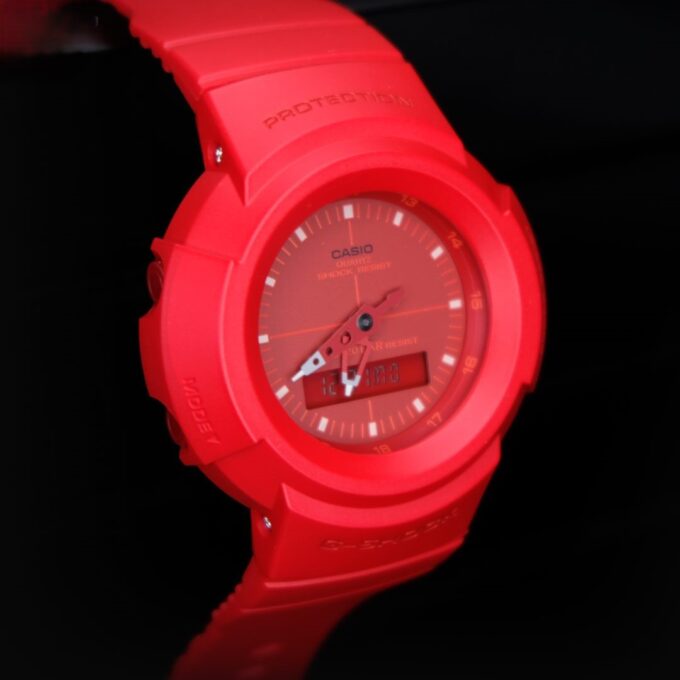 Montre Homme Casio G-SHOCK - Analogique & Numérique, Chronomètre, Alarme, Résistant aux chocs et à l’eau 200m - Bracelet Résine Rouge - Verre Minéral - AW-500BB-4EDR