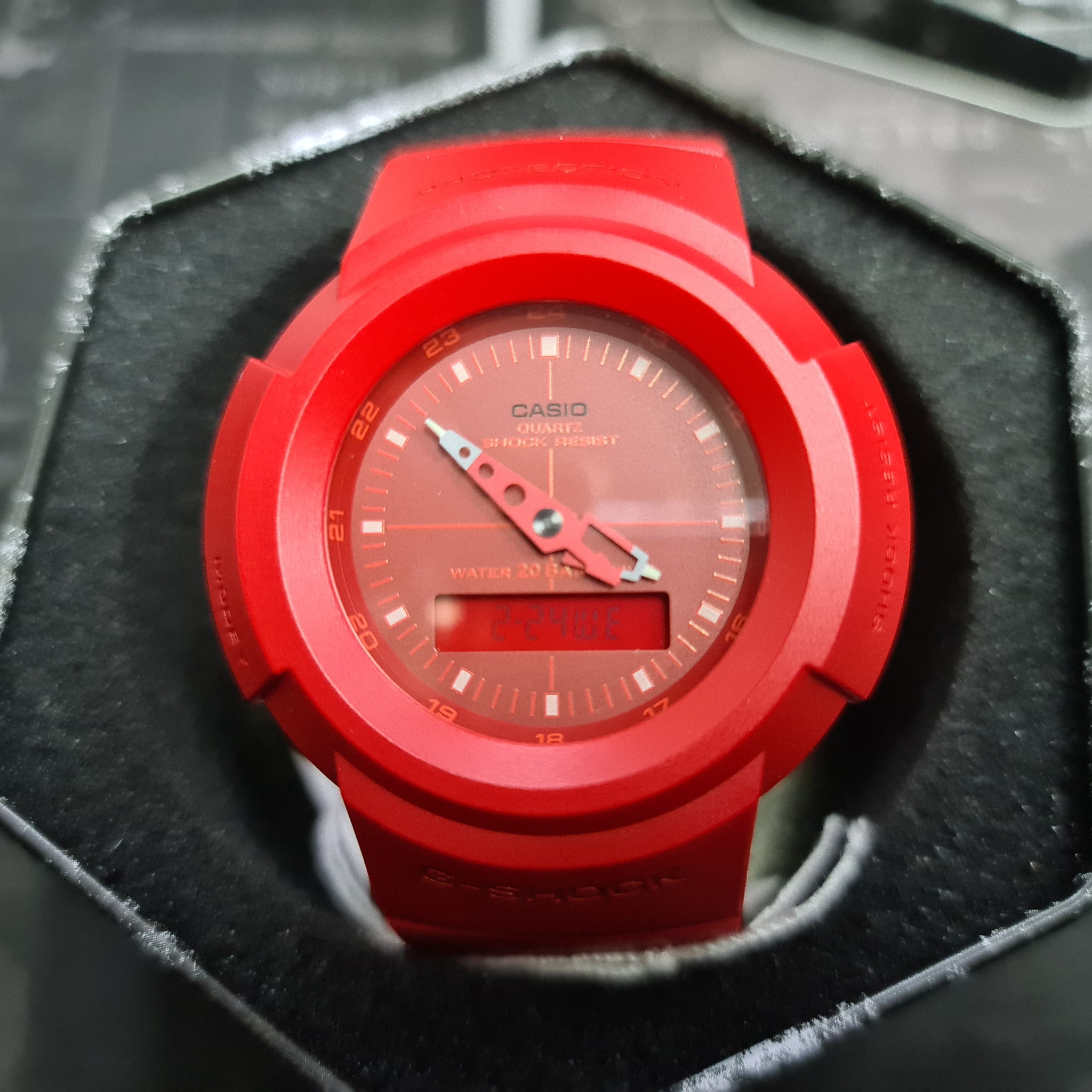 montre homme casio g shock analogique & numérique, chronomètre, alarme, résistant aux chocs et à l’eau 200m bracelet résine rouge verre minéral aw 500bb 4edr