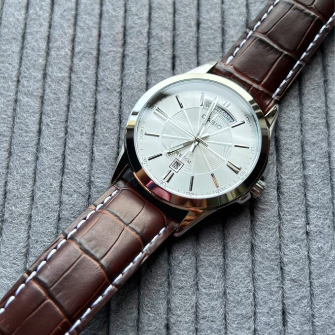 Montre Homme Casio - MTP-1381L-7AVDF - Bracelet en Cuir marron - Affichage analogique - Résistant à l'eau