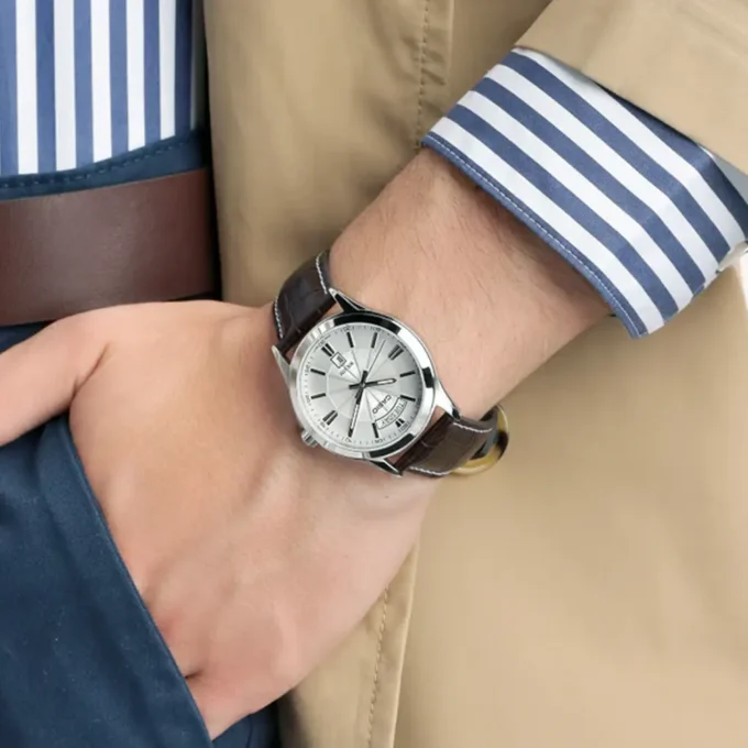 montre homme casio mtp 1381l 7avdf bracelet en cuir marron affichage analogique résistant à l'eau