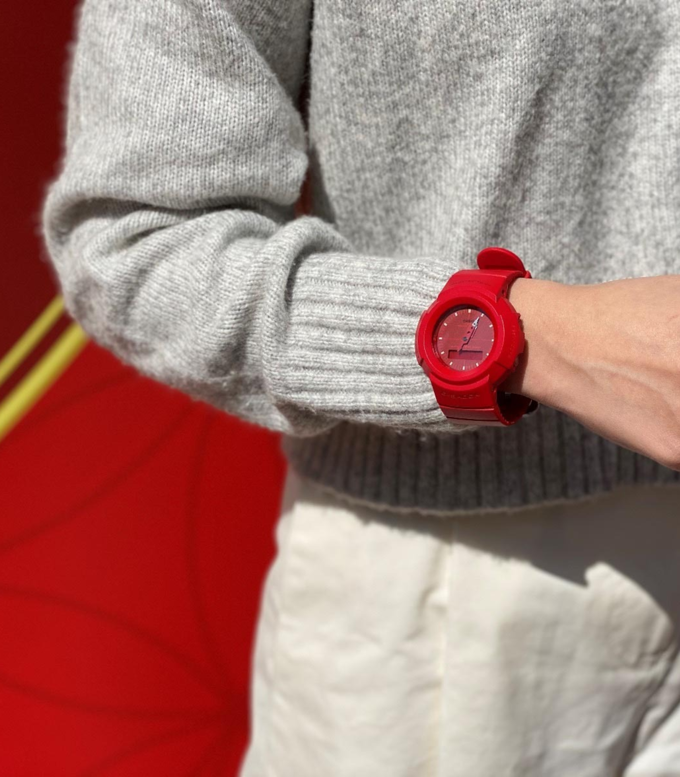 Montre Homme Casio G-SHOCK - Analogique & Numérique, Chronomètre, Alarme, Résistant aux chocs et à l’eau 200m - Bracelet Résine Rouge - Verre Minéral - AW-500BB-4EDR – Image 2