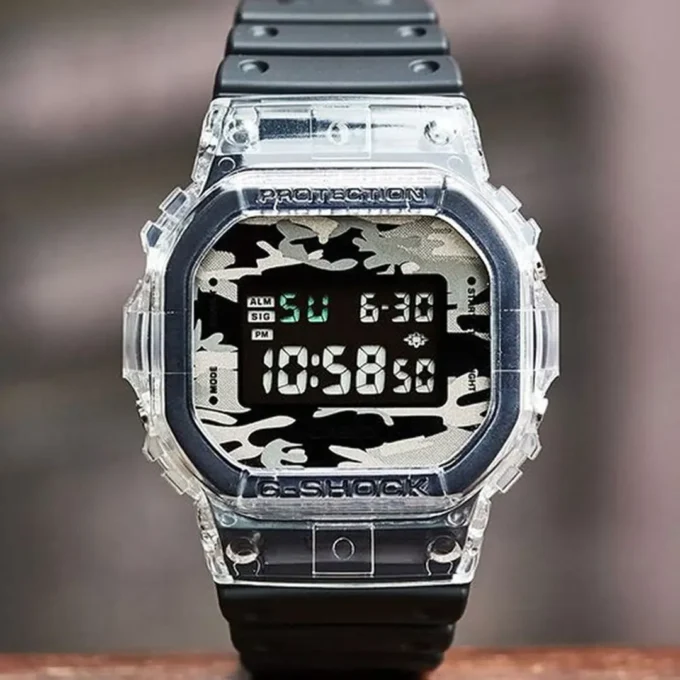 Montre Homme Casio G-Shock - DW-5600SKC-1DR - Bracelet en Résine Noir - Affichage Numérique - Résistant à l'eau
