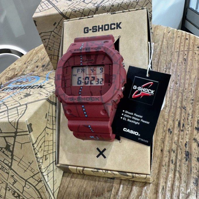 Montre Homme Casio G-SHOCK - DW-5600SBY-4DR - Bracelet en Résine - Rouge Bordeau - Affichage numérique - Résistant à l'eau