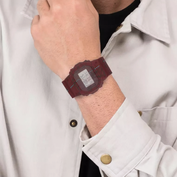 Montre Homme Casio G-SHOCK - DW-5600SBY-4DR - Bracelet en Résine - Rouge Bordeau - Affichage numérique - Résistant à l'eau