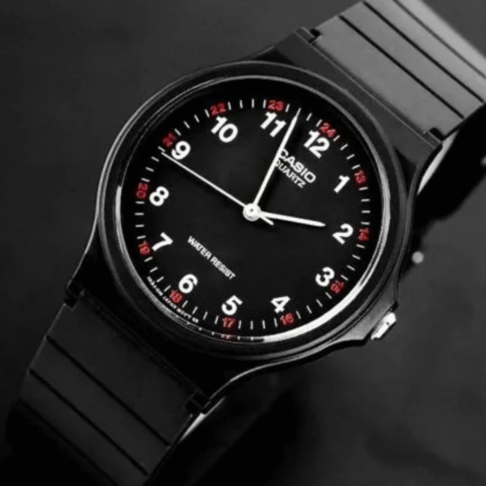 Montre Jeunesse Casio - MQ-24-1BLDF - Bracelet en Résine Noir - Affichage analogique - Résistant à l'eau