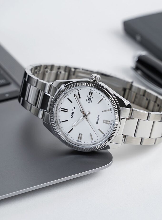 montre homme casio mtp 1302d 7a1vdf bracelet en acier inoxydable affichage analogique résistant à l'eau