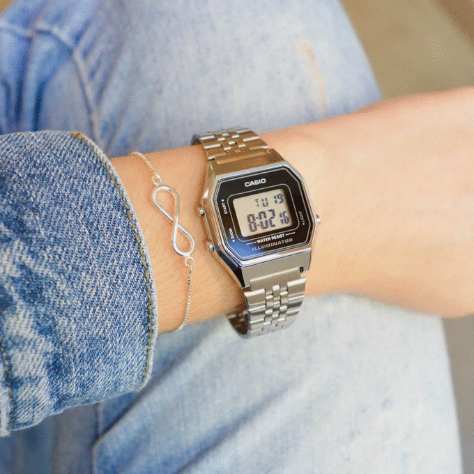 Montre Casio Vintage - LA680WA-1DF - Bracelet en Acier Inoxydable - Affichage Numérique - Résistant à l'eau