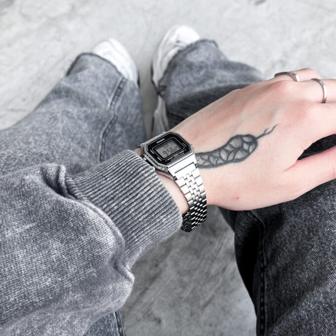 Montre Casio Vintage - LA680WA-1DF - Bracelet en Acier Inoxydable - Affichage Numérique - Résistant à l'eau