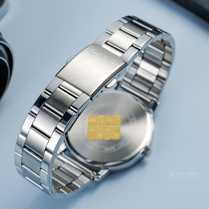 montre homme casio mtp b130d 7avdf bracelet en acier inoxydable affichage analogique résistant à l'eau