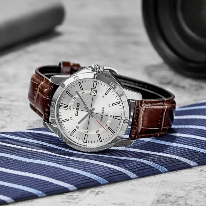 Montre Homme Casio - MTP-V004L-7CUDF - Bracelet en Cuir Marron - Affichage analogique - Résistant à l'eau