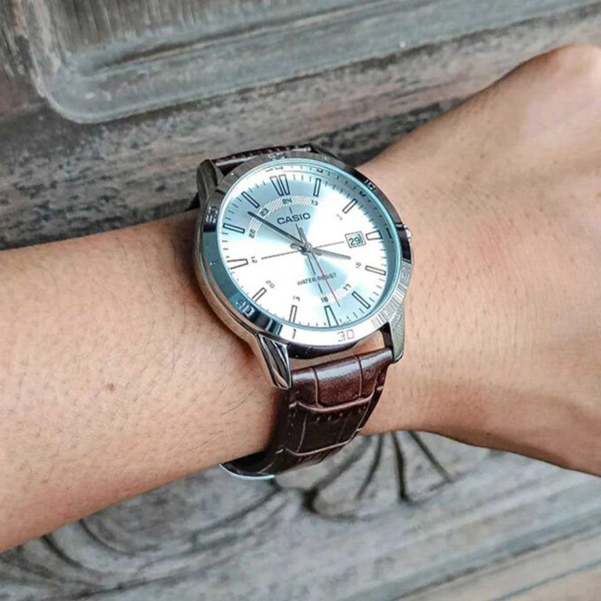 montre homme casio mtp v004l 7cudf bracelet en cuir marron affichage analogique résistant à l'eau
