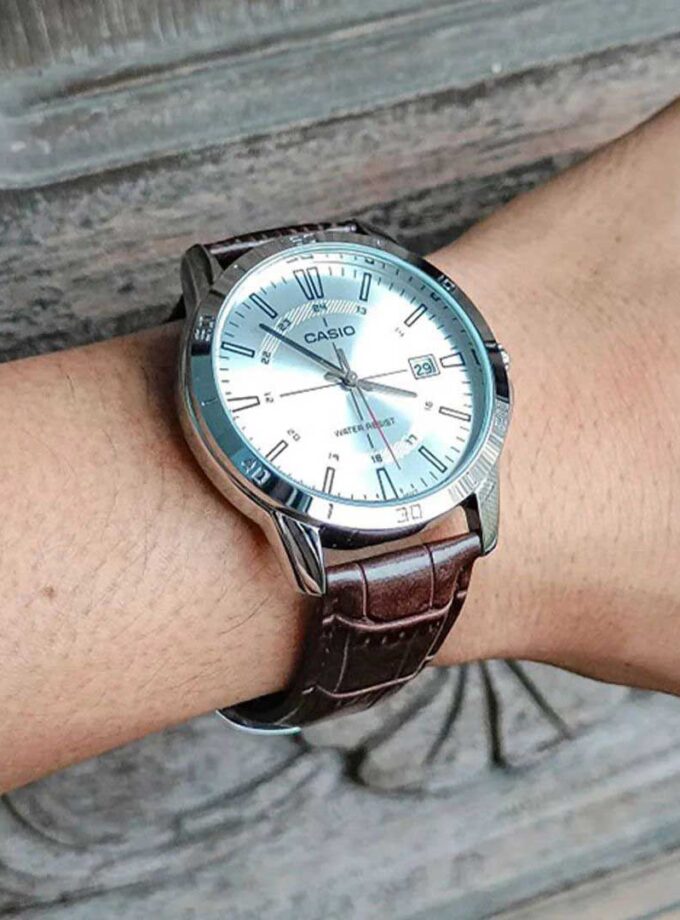 montre homme casio mtp v004l 7cudf bracelet en cuir marron affichage analogique résistant à l'eau