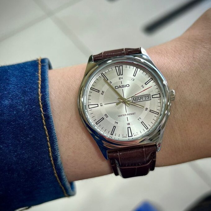 Montre Homme Casio - MTP-V006L-7CUDF - Bracelet en Cuir Marron - Affichage analogique - Résistant à l'eau