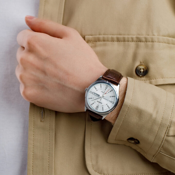 Montre Homme Casio - MTP-V006L-7CUDF - Bracelet en Cuir Marron - Affichage analogique - Résistant à l'eau