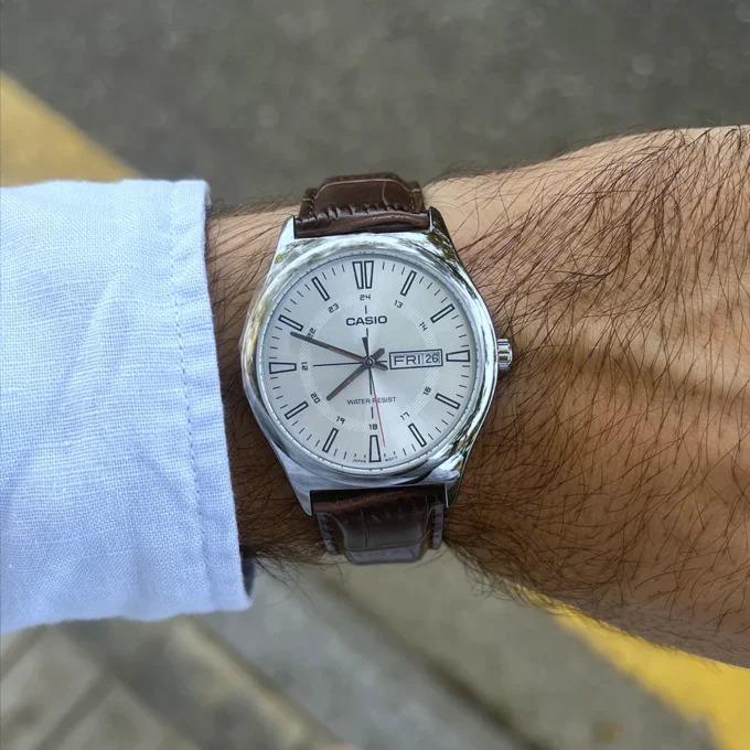 Montre Homme Casio - MTP-V006L-7CUDF - Bracelet en Cuir Marron - Affichage analogique - Résistant à l'eau