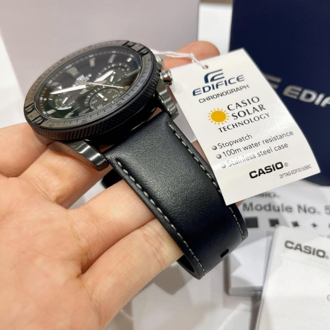 Montre Homme Casio Edifice SOLAIRE - EQS-930TL-1AVUDF - Bracelet en Cuir Noir - Affichage analogique - Chronographe - Résistant à l'eau