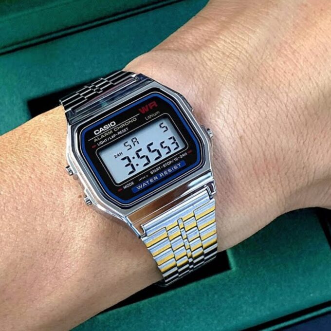 Montre Casio Vintage - A159WA-N1DF - Bracelet en Acier Inoxydable - Affichage Numérique - Résistant à l'eau
