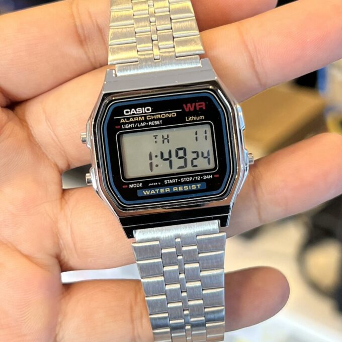 Montre Casio Vintage - A159WA-N1DF - Bracelet en Acier Inoxydable - Affichage Numérique - Résistant à l'eau